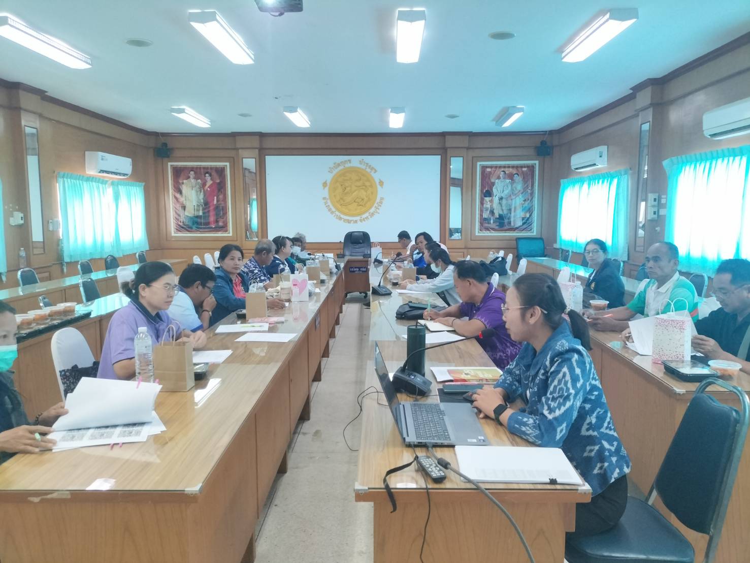 CDD LAMPLAIMAT : GROWTH TEAM LAMPLAIMAT BURIRAM 📣พช.ลำปลายมาศ ดำเนินการจัดประชุมเชิงปฏิบัติการส่งเสริมบูรณาการกลไกการขับเคลื่อนขจัดความยากจน (ทีมพี่เลี้ยง)