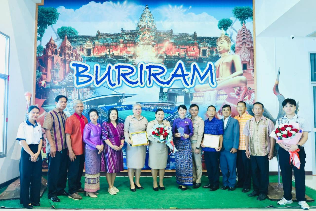 📢CDD LAMPLAIMAT : GROWTH TEAM LAMPLAIMAT BURIRAM : พช.ลำปลายมาศ จังหวัดบุรีรัมย์ ร่วมพิธีรับโล่รางวัลและใบประกาศเกียรติคุณการคัดสรรกิจกรรมพัฒนาชุมชนดีเด่น ประจำปี 2569