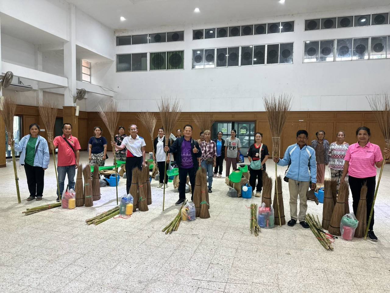 CDD LAMPLAIMAT : GROWTH TEAM LAMPLAIMAT BURIRAM📣พช.ลำปลายมาศ ดำเนินงานโครงการสนับสนุนให้ความช่วยเหลือครัวเรือนยากจน กิจกรรมสนับสนุนกิจกรรมตามแผนการขับเคลื่อนการขจัดความยากจน 