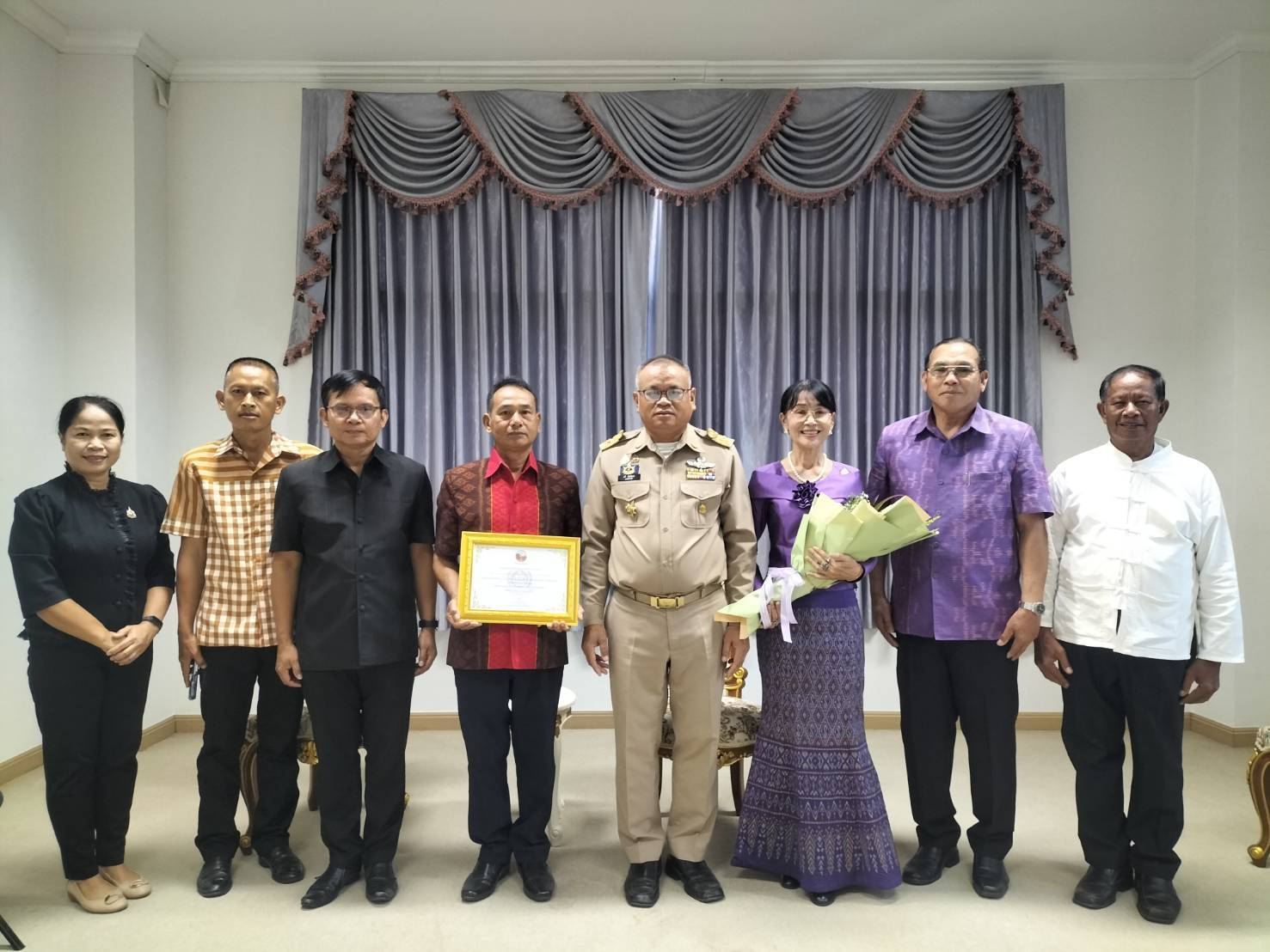 CDD LAMPLAIMAT : GROWTH TEAM LAMPLAIMAT BURIRAM พช.ลำปลายมาศ พร้อมด้วยทีมผู้นำการเปลี่ยนแปลงตำบลหินโคน เข้ารับใบประกาศเกียรติคุณผู้นำการเปลี่ยนแปลง ตามโครงการเสริมสร้างและพัฒนาผู้นำการเปลี่ยนแปลง รางวัลชนะเลิศ ระดับจังหวัด