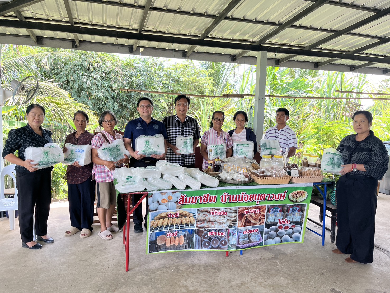 📣CDD LAMPLAIMAT : GROWTH TEAM LAMPLAIMAT BURIRAM พช.ลำปลายมาศ ลงพื้นที่ติดตามและมอบบรรจุภัณฑ์ เสริมศักยภาพกลุ่มเป้าหมาย โครงการเกษตรและอาหารปลอดภัย กลุ่มสัมมาชีพบ้านน้อยบุตาวงษ์ ตำบลหนองคู