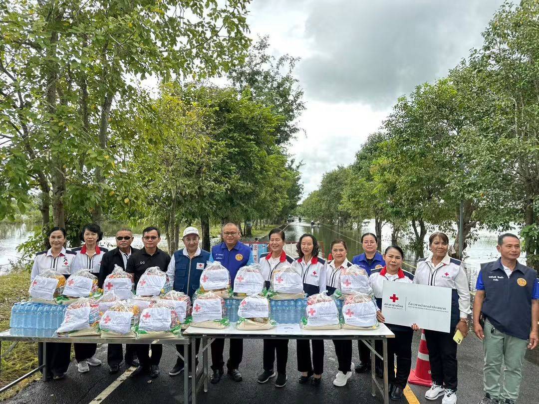 📣CDD LAMPLAIMAT : GROWTH TEAM LAMPLAIMAT BURIRAM พช.ลำปลายมาศ ลงพื้นที่ส่งมอบกำลังใจ มอบถุงยังชีพช่วยเหลือผู้ประสบอุทกภัย ตำบลหินโคน