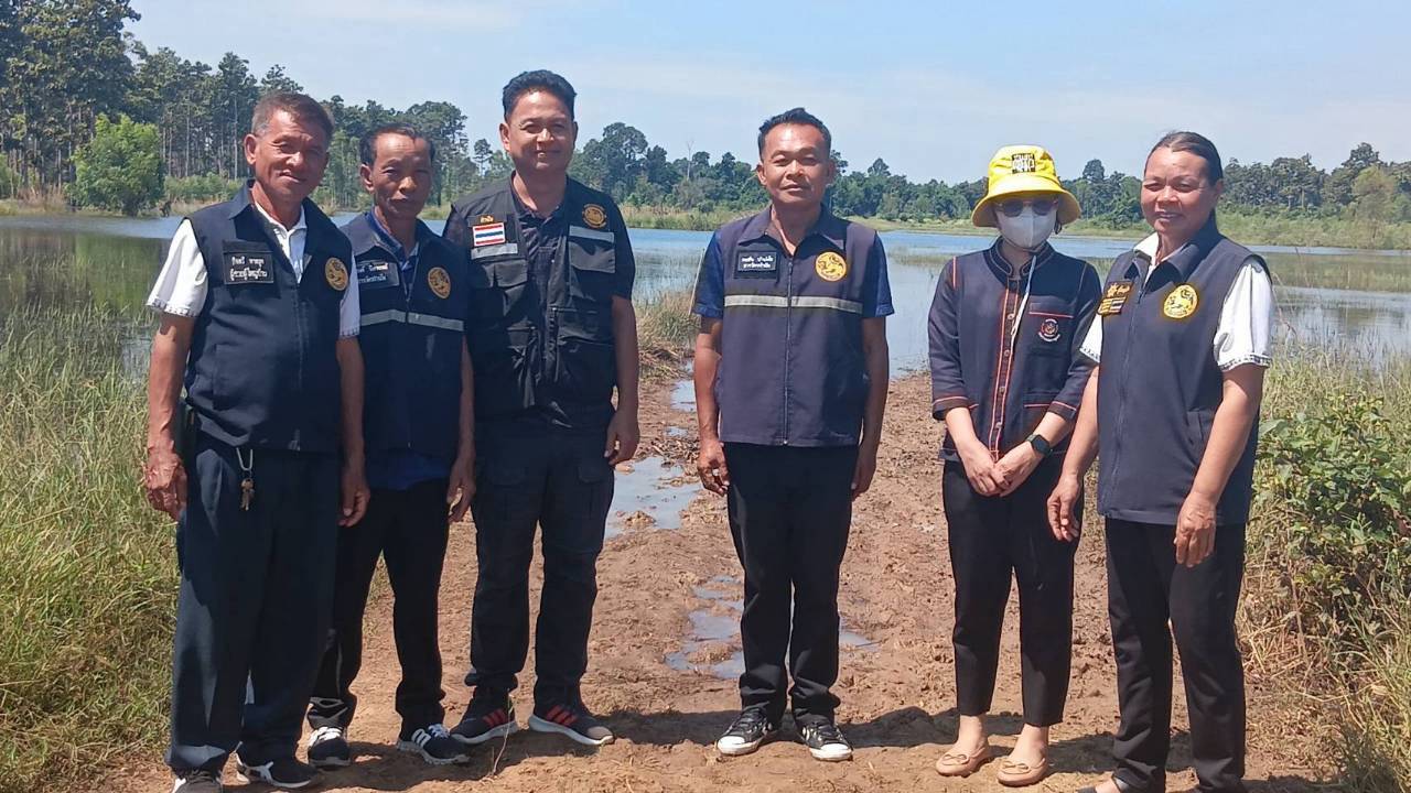 📣CDD LAMPLAIMAT : GROWTH TEAM LAMPLAIMAT BURIRAM พช.ลำปลายมาศ ลงพื้นที่สำรวจติดตามแปลงโคกหนองนา พัฒนาชุมชน ที่ได้รับผลกระทบจากน้ำท่วม แปลงนายคมสันต์ ปาปะโข บ้านหนองพลวง หมู่ที่ 10 ตำบลโคกกลาง