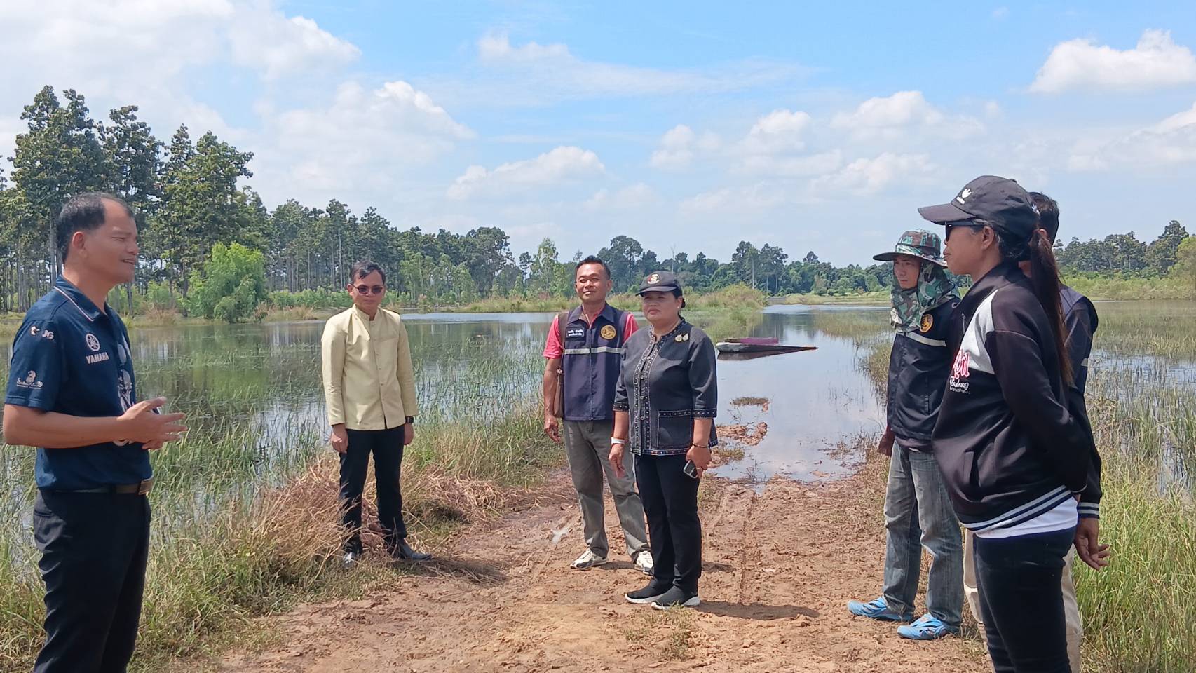 📣CDD LAMPLAIMAT : GROWTH TEAM LAMPLAIMAT BURIRAM พช.ลำปลายมาศ ลงพื้นที่สำรวจติดตามแปลงโคกหนองนา พัฒนาชุมชน ที่ได้รับผลกระทบจากน้ำท่วม แปลงนายคมสันต์ ปาปะโข บ้านหนองพลวง หมู่ที่ 10 ตำบลโคกกลาง