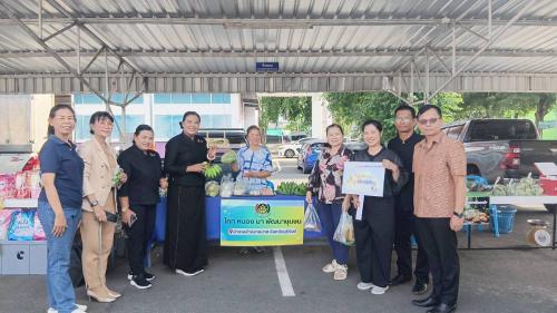CDD LAMPLAIMAT : GROWTH TEAM LAMPLAIMAT BURIRAM📣พช.ลำปลายมาศ ร่วมให้กำลังใจ ผู้ผลิต/ผู้ประกอบการ OTOP และเครือข่ายโคกหนองนา ในการออกบูธจำหน่ายตลาดนัดไทยช่วยไทย ณ ที่ว่าการอำเภอลำปลายมาศ