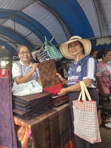 CDD LAMPLAIMAT : GROWTH TEAM LAMPLAIMAT BURIRAM📣พช.ลำปลายมาศ มอบหมายกลุ่มเป้าหมาย ผู้ผลิต ผู้ประกอบการ OTOP เข้าร่วมจำหน่ายสินค้า ในการแข่งขันกีฬา โรงเรียนผู้สูงอายุ  ''สูงวัยเกมส์'' ครั้งที่ 4 