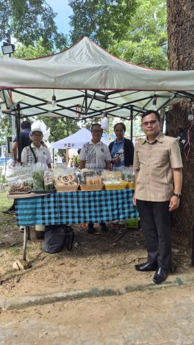 📣CDD LAMPLAIMAT : GROWTH TEAM LAMPLAIMAT BURIRAM พช.ลำปลายมาศ  เขียนข่าวประชาสัมพันธ์ พช.ลำปลายมาศ นำกลุ่มเป้าหมายร่วมโครงการพัฒนาเศรษฐกิจฐานรากด้วยภาคีเครือข่าย กิจกรรมส่งเสริมรายได้จากกิจการอาหารปลอดภัย กิจกรรมย่อยที่ 2 จัดกิจกรรมเชื่อมโยงทางการตลาดในการสร้างรายได้จากกิจการอาหารปลอดภัย